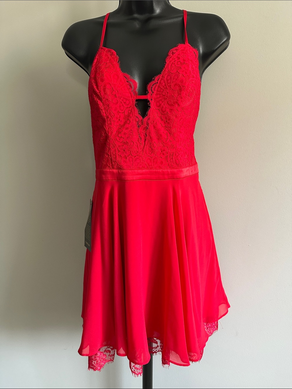🎄Holiday Dress!! Bebe NWT Red Lace Mini Dress with Spaghetti Straps